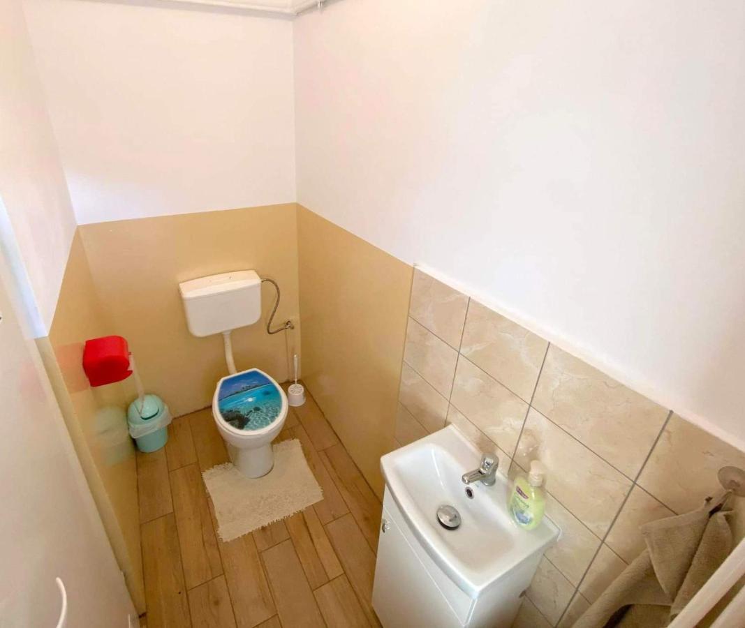 Jasmin Apartment Budry Bagian luar foto